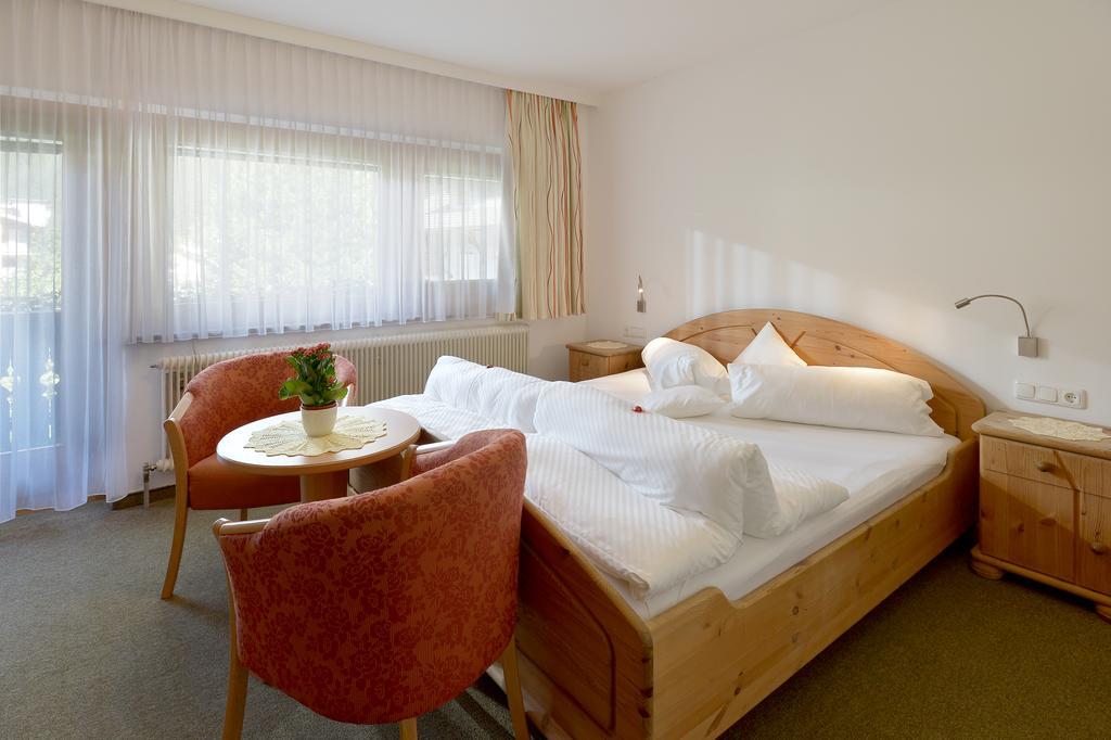 Gaestehaus Ahornblick Майрхофен Номер фото